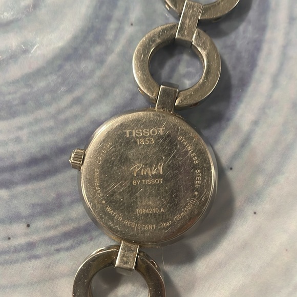 Tissot “pinky” ladies watch. NEW BATTERY - Picture 7 of 9